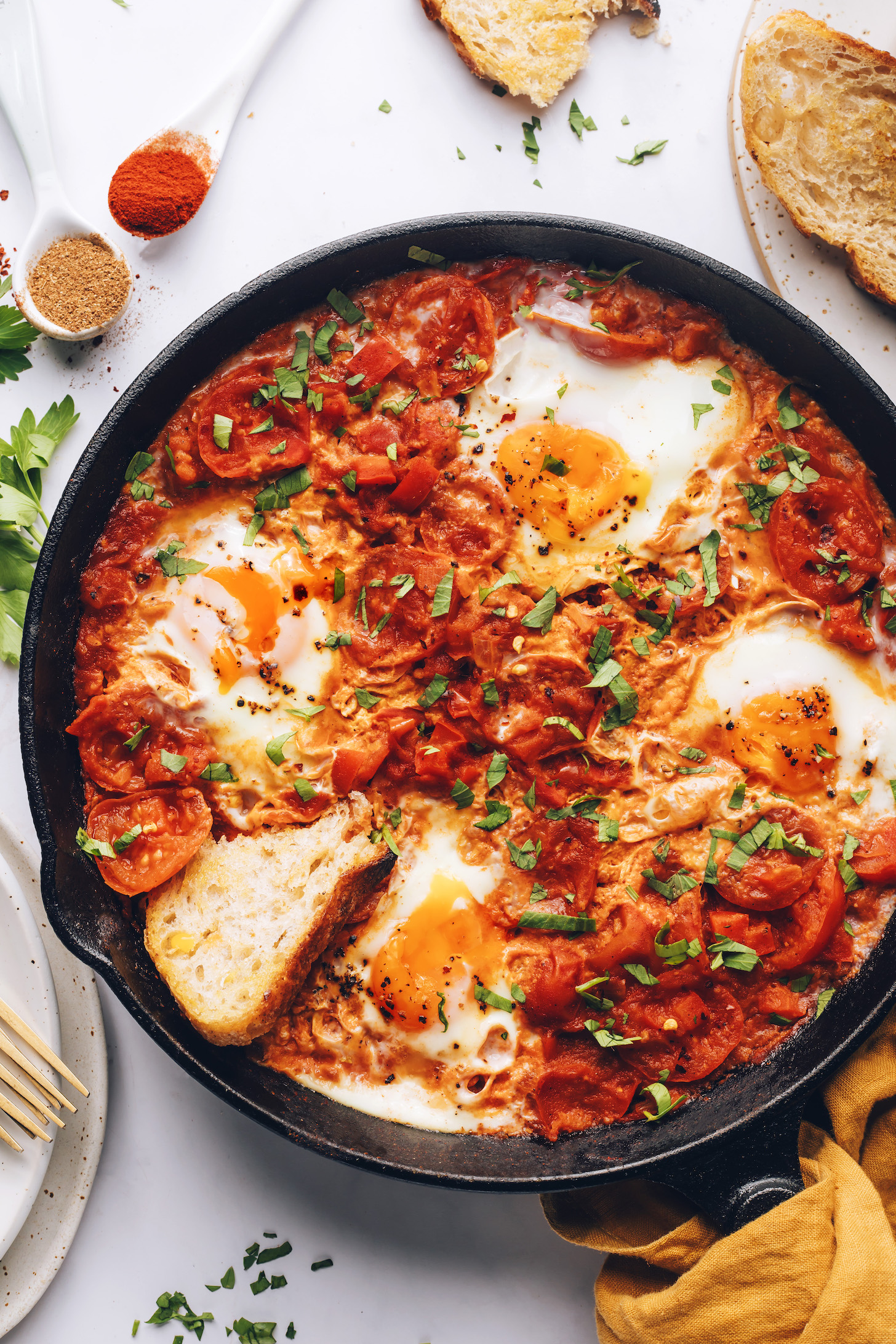 Easy Tomato & Pepper Shakshuka
